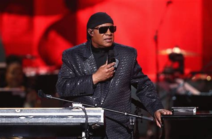 Racismo nos EUA leva Stevie Wonder a mudarse para o Gana