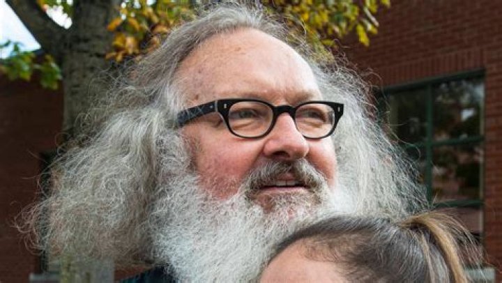 Randy Quaid to stay in VT, hopes to firefighter