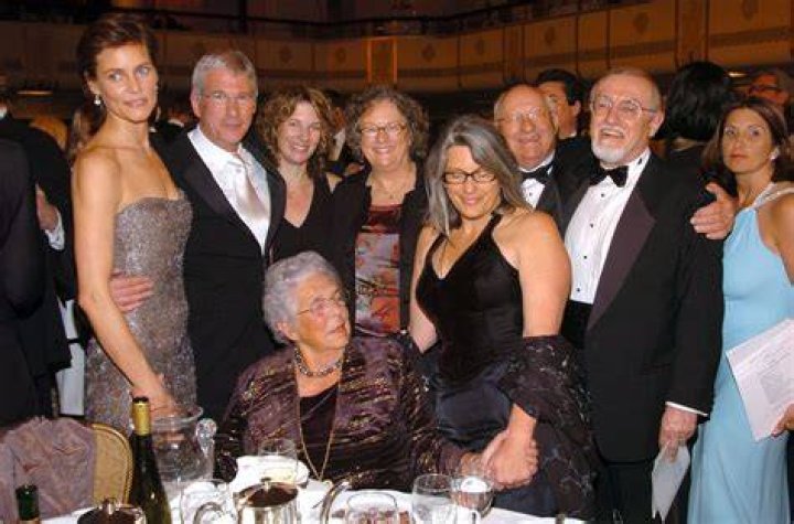 Rarely Seen Siblings of Celebrities Nobody Hears About HorizonTimes