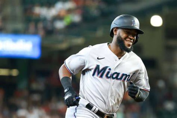 Regressing Bryan De La Cruz should be sent down to minors soon Fish