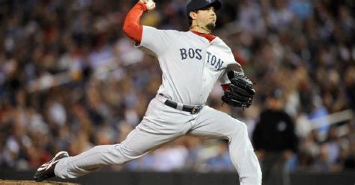 Report Josh Beckett played golf despite missing start with injury