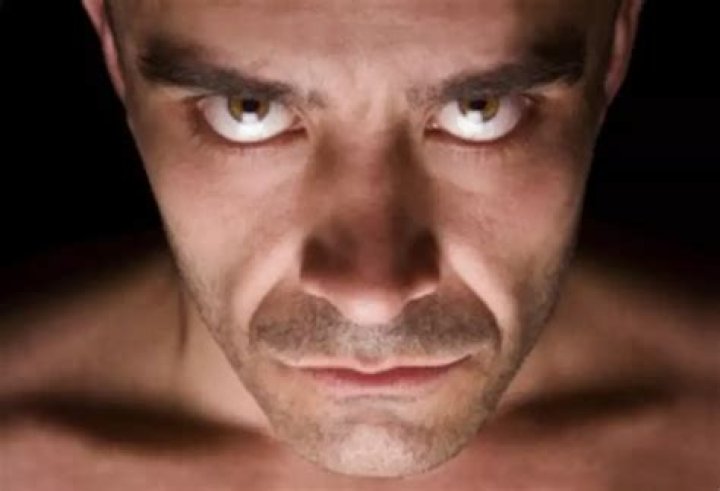 Research Finds Staring Into Someone&rsquo;s Eyes Can Give You Hallucinations