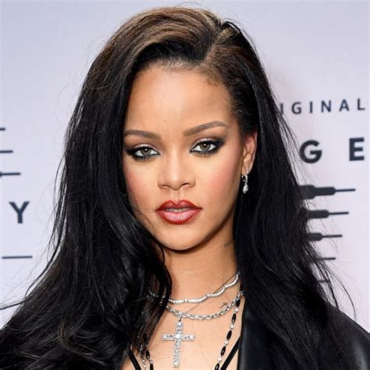Rihanna Biography, Age, Family, Height, Marriage, Salary, Net Worth