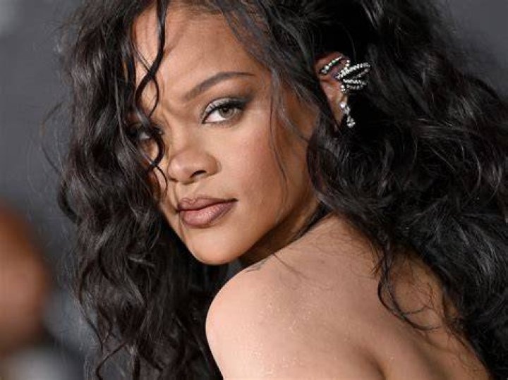 Rihanna shares 1st look of her adorable newborn son!
