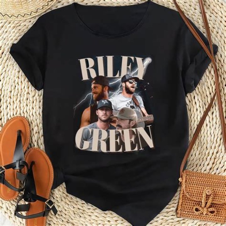 Riley Green Takes Fans Home to Alabama On His 'Behind the Bar' EP