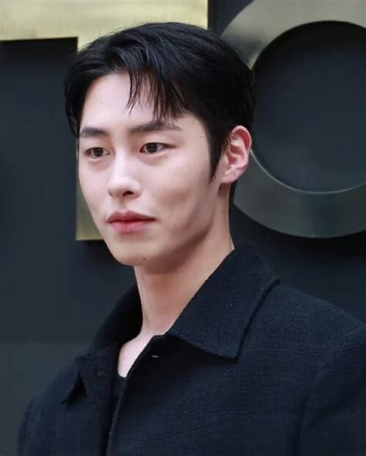 Rising Actor Lee Jaewook Makes Hearts Flutter On Instagram