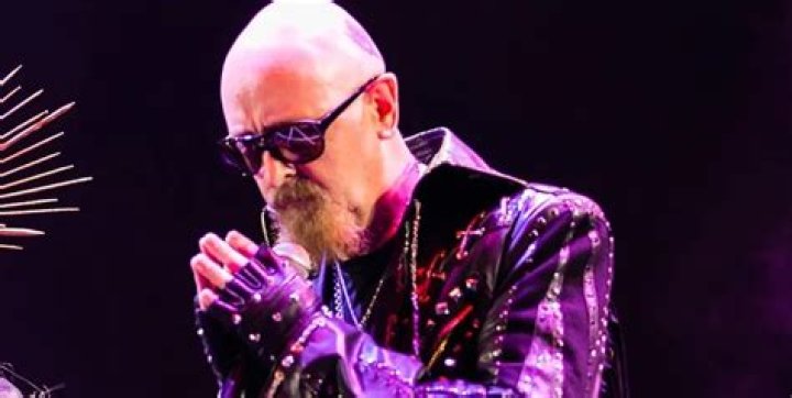 Rob Halford foto com Roddy Bottum acende onda homof&oacute;bica