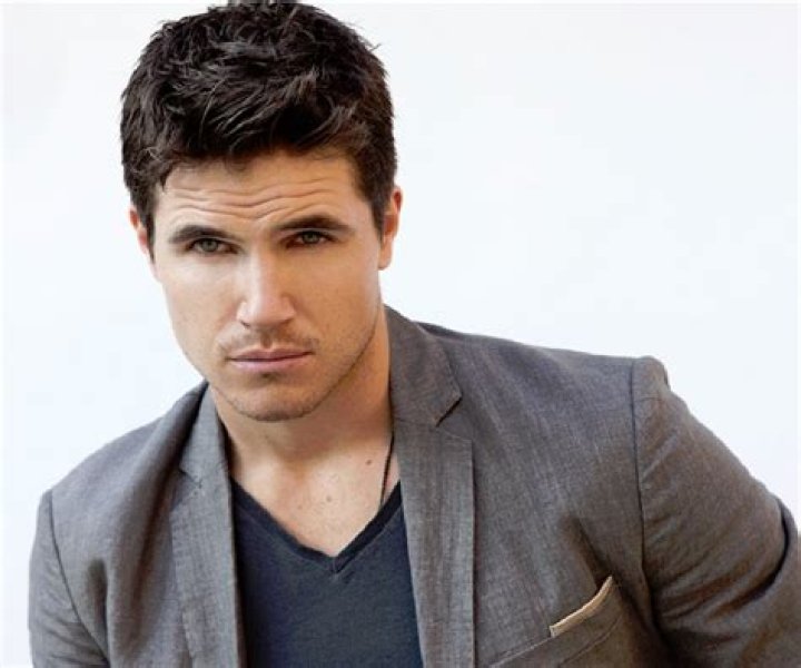 Robbie Amell Gallery Super Stars Bio