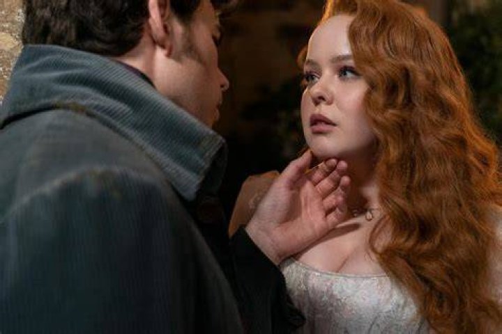 Romance Unfolds In The Mirror's Reflection: Bridgerton's Intimate Scene