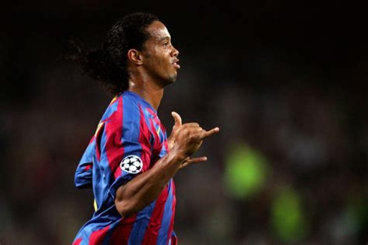 Ronaldinho Wallpapers Top Free Ronaldinho Backgrounds WallpaperAccess