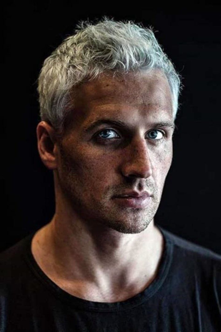 Ryan Lochte dyed his hair icy blue before Rio &mdash; see his new 'do