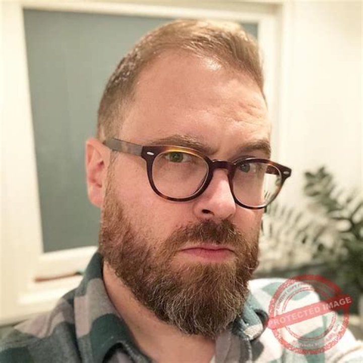 Sam Reich Bio, Age, Height, Parents, Wife, Net Worth, Movies, Allergies