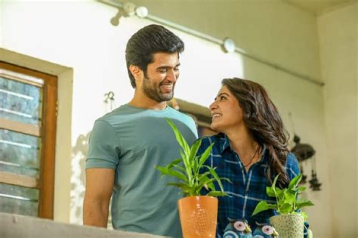 Samantha Ruth Prabhu, Vijay Deverakonda Have 'LipLock' And 'Intimate