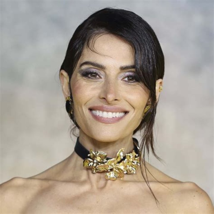 Sarah Shahi 1Beautiful Idols