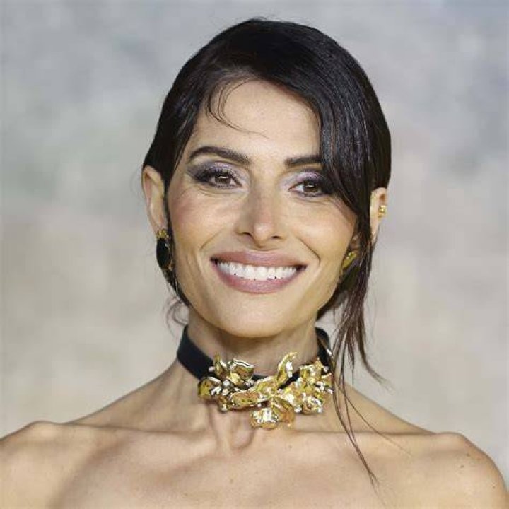 Sarah Shahi 2Beautiful Idols