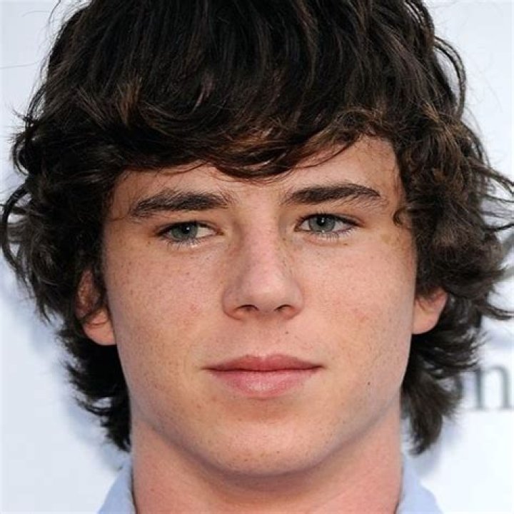 See Axl Heck From "The Middle" Now at 32