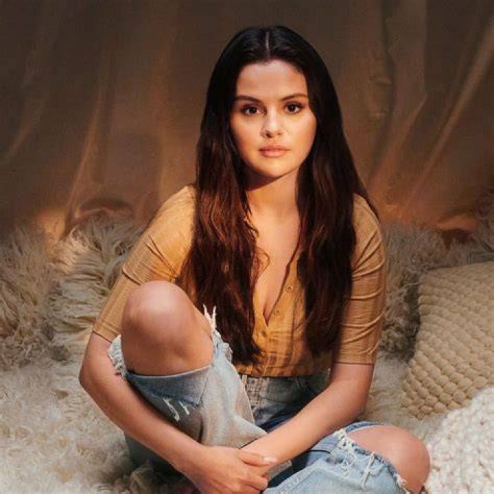 Selena Gomez Movie Date with Pregnant Mom Mandy! Photo 2883386