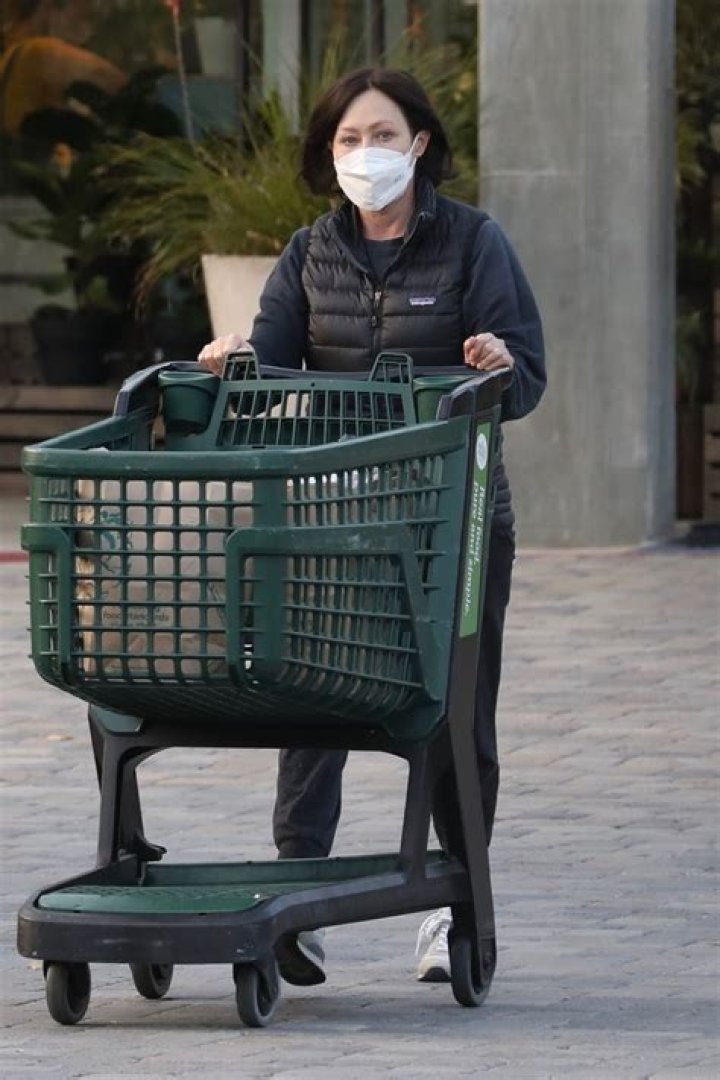SHANNEN DOHERTY Shopping at Whole Foods in Malibu 09/17/2020 HawtCelebs