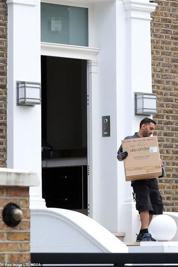 Simon Cowell officially bids farewell to London as movers pack up his &pound;