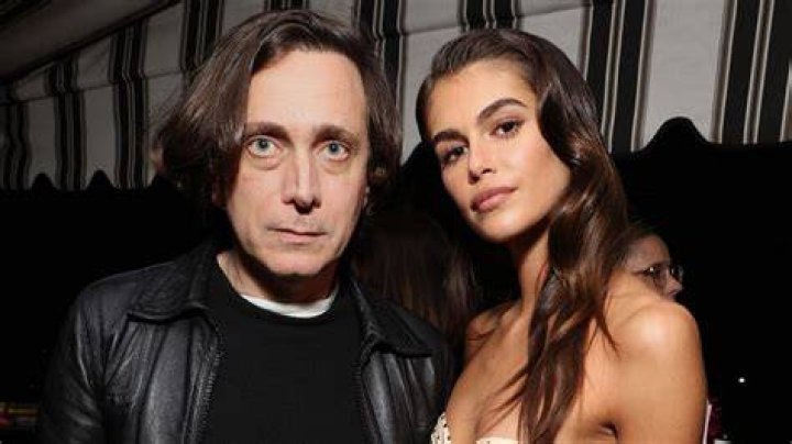 Slimane, tender shot with his daughter during their vacation in Dubai