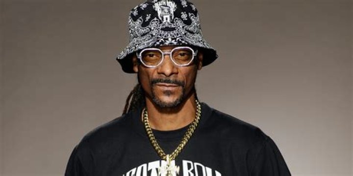 Snoop Dogg's Wife Flaunts Her Smile in a New Selfie and Is