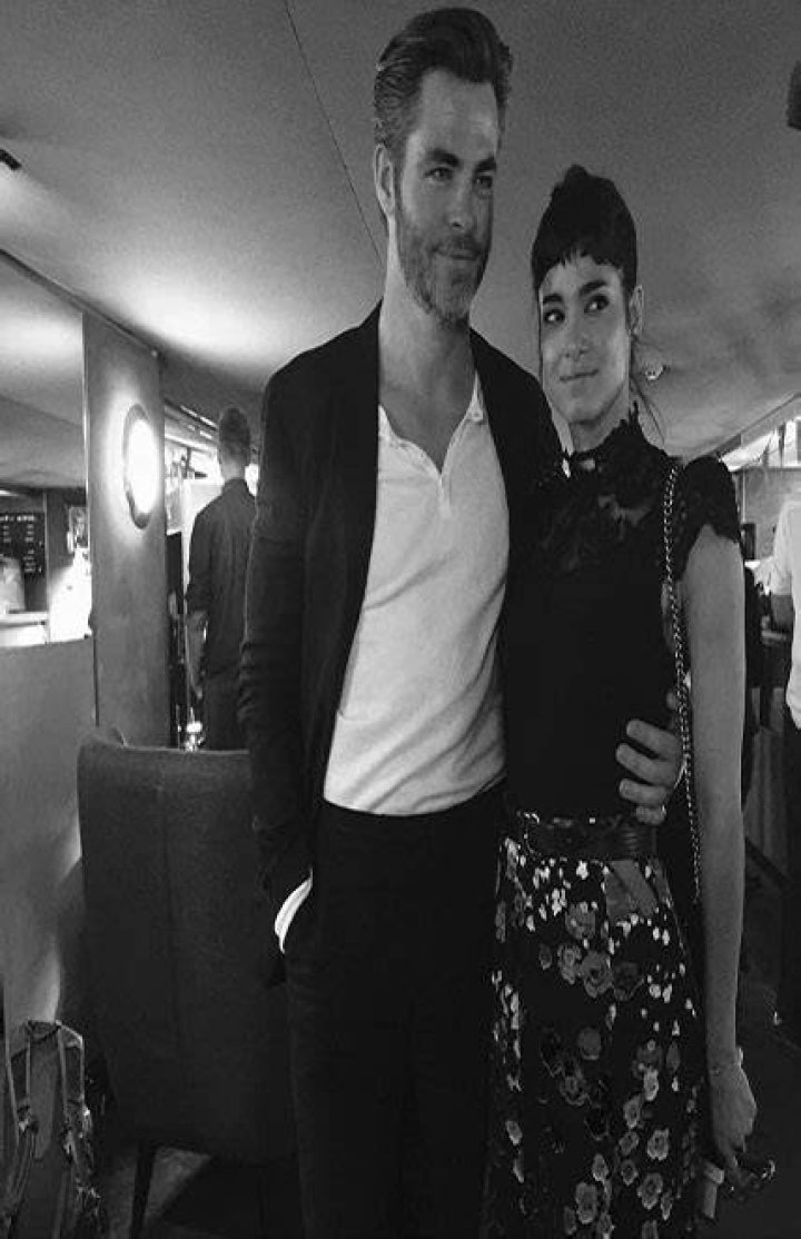 Sofia Boutella dating her boyfriend Robert Sheehan, Know their affairs