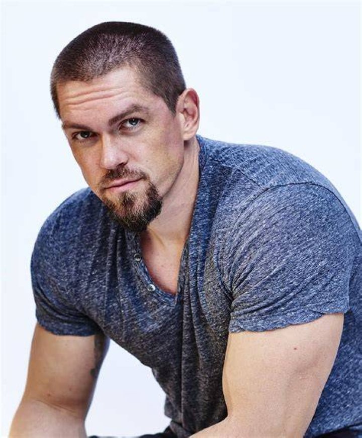 Steve Howey IMDb
