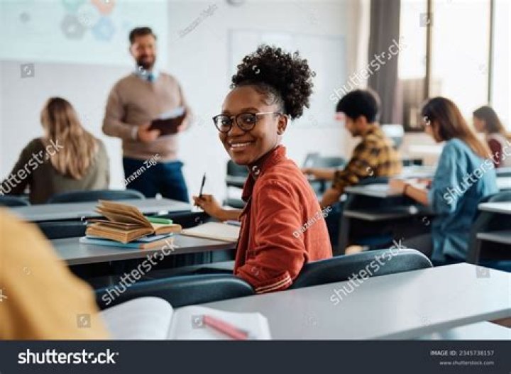 STUDENTS LOOK T THE PICTURES AND WRITE QUESTIONS AND ANSWERS ACCORDING