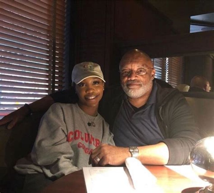 SZA Relationship with Parents and Grandmother Norma MandalaYogaSpa