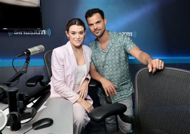 Taylor Lautner Responds To Cruel Comments About How He's 'Not Aging