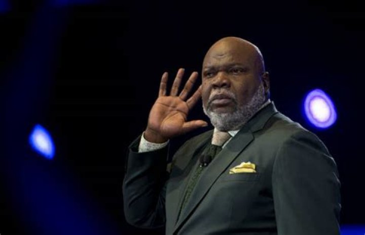 T.D. Jakes Roasted for Choice of Preaching Attire Complex