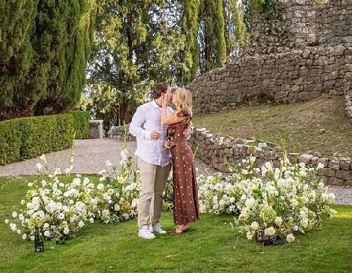 The Bachelor&rsquo;s Daisy Kent Opens Up About Using a Cochlear Implant Us