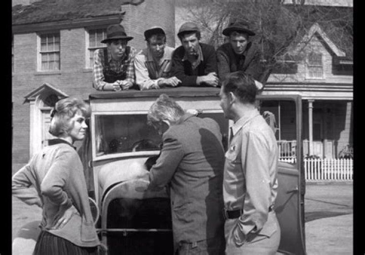 The Darlings Are Coming (1963)