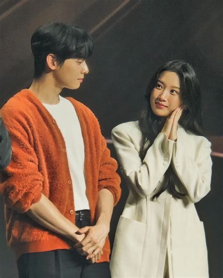 The Enchanting Duo: Cha Eun Woo And Moon Ga Young's Captivating Chemistry