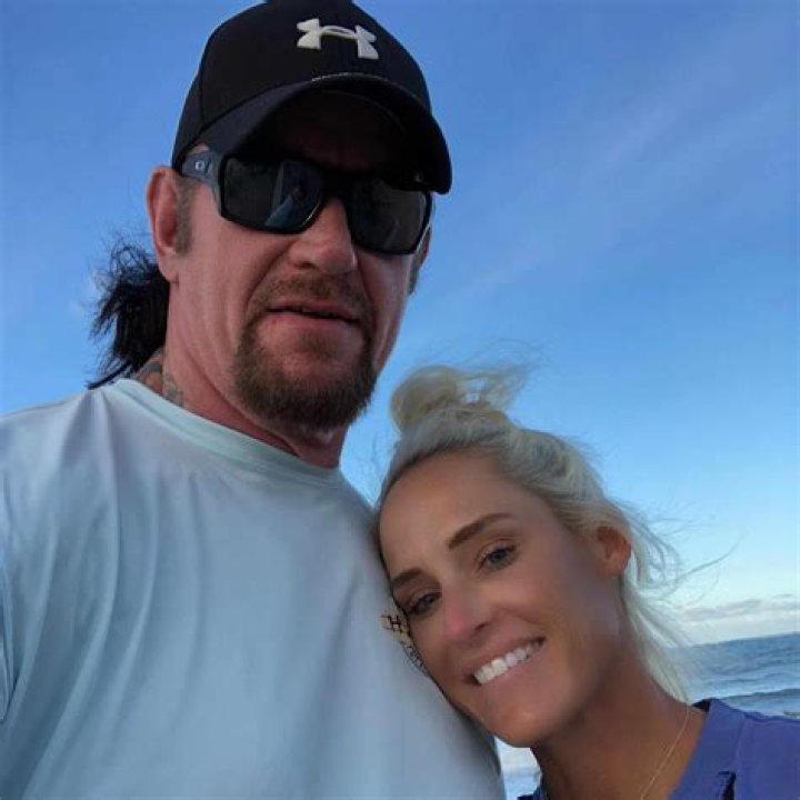 The Enigmatic Life Of The Undertaker's Wife: A Deep Dive