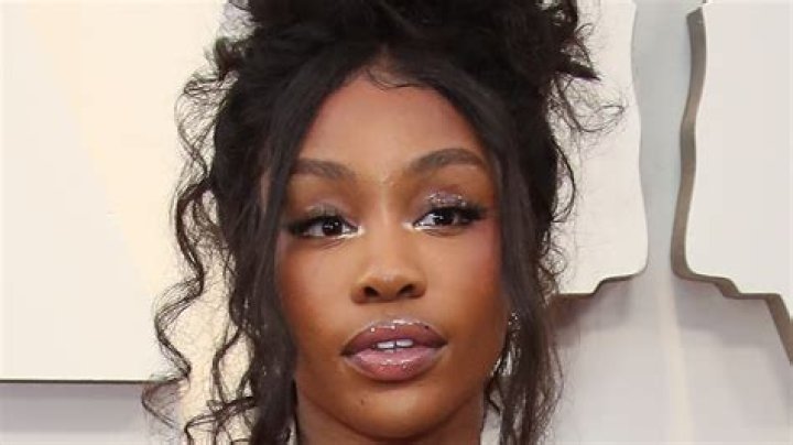 The Real Reason SZA Won't Wear A Hijab On Stage