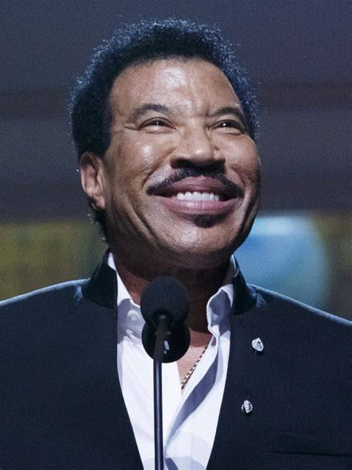 The Untold Truth Of Lionel Richie's Staggering Net Worth