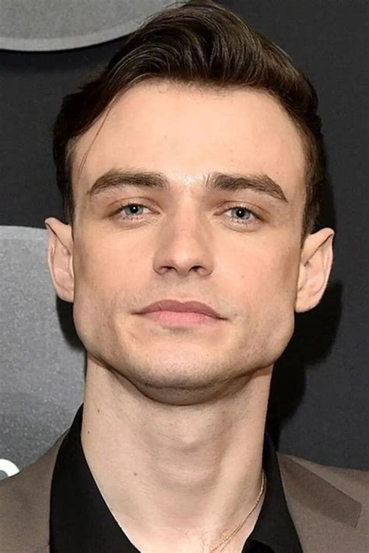 Thomas Doherty Wiki 2021 Net Worth, Height, Weight, Relationship
