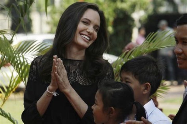 Tiru Rahasia Kecantikan Angelina Jolie Tetap Glowing di Usia 46 Tahun