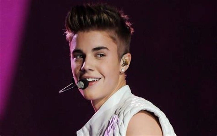 Top 60+ imagen justin bieber sin camisa Thcshoanghoathambadinh.edu.vn