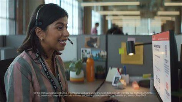 Top Actresses Playing Sam In Consumer Cellular Commercials