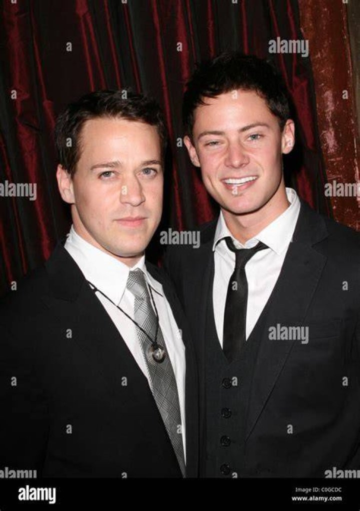 Tr Knight Gay Free Feet Cum