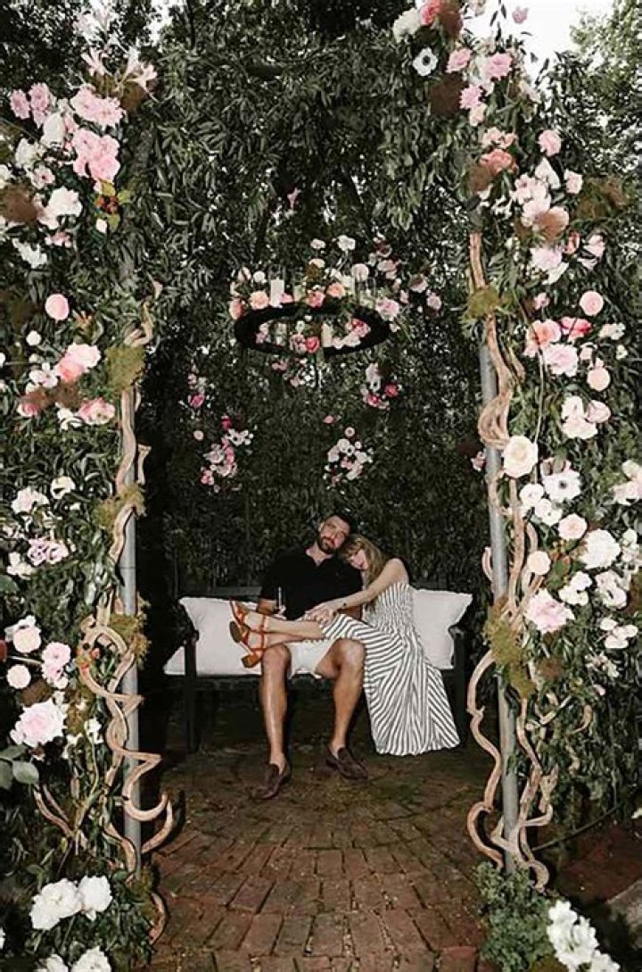 Travis Kelce's Instagram Model: A Look Into His Personal Life