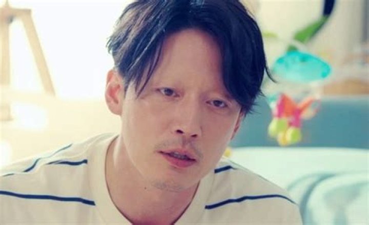 tvN releases new visuals of Jang Hyuk's transformation for 'Family
