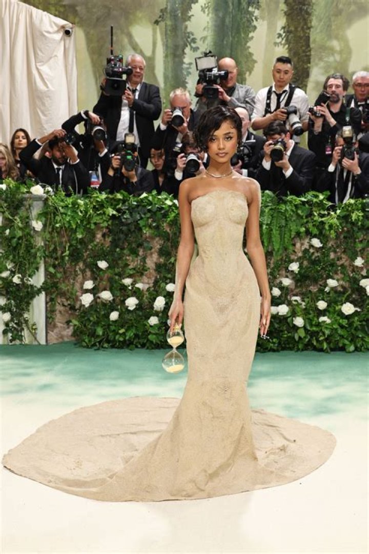 Tylas Body Measurements: Unveiling Her Striking Figure