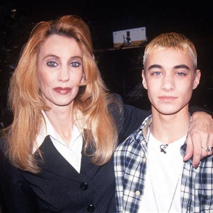 Unraveling Eminem's Family Ties: Does Eminem Have Any Sisters?