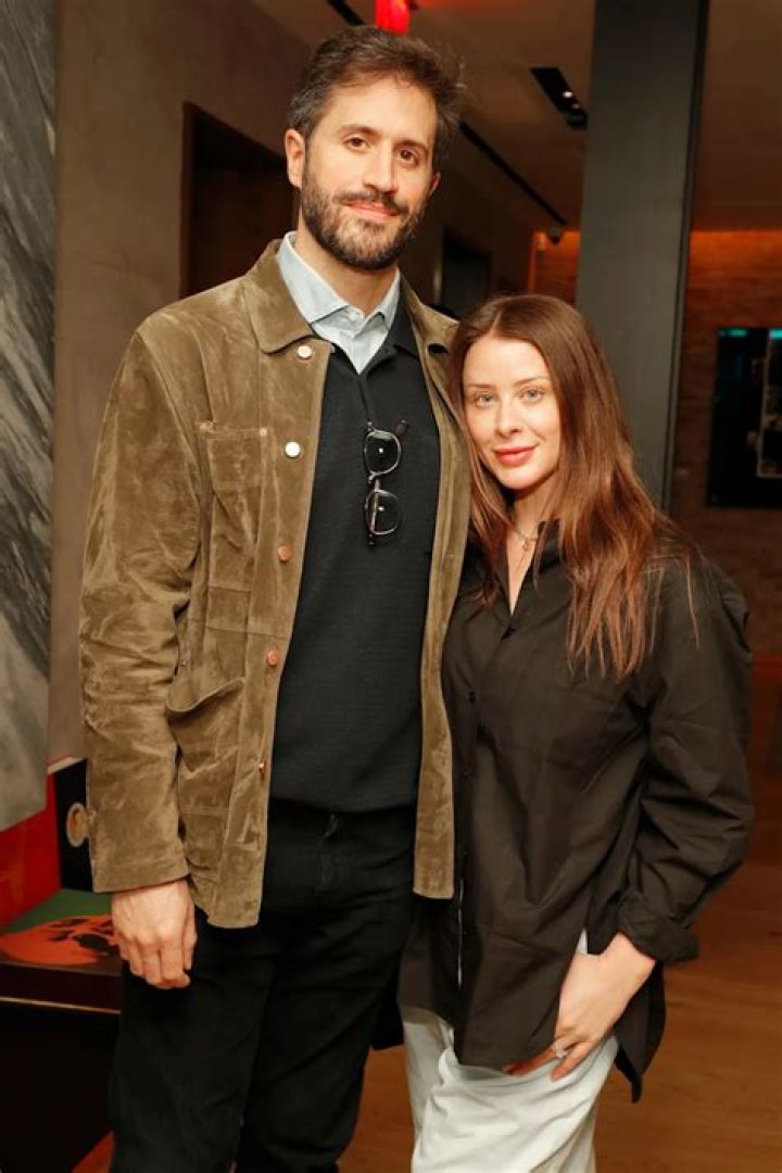 Unraveling The Mystery: Does Noah Kahan Have A Girlfriend?
