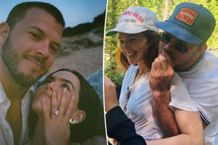 Unraveling The Mystery Of Zoey Deutch's Boyfriend: Who Holds Her Heart?