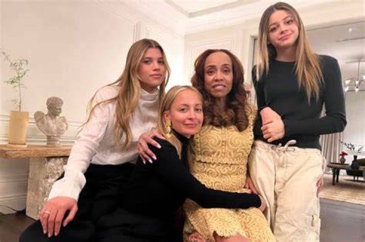 Unveiling The Height Of Nicole Richie: A Closer Look