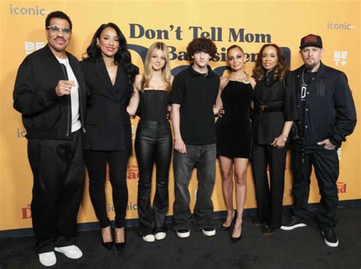 Unveiling The Height Of Nicole Richie: How Tall Is She Really?